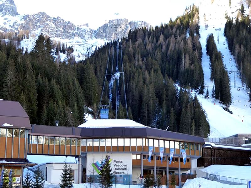 Magasin de location de ski Ski Service da Nico à Talstation Porta Vescovo Umlaufbahn - Via Piagn 2, Arabba