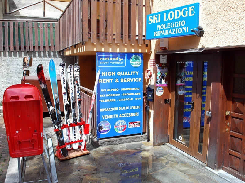 Magasin de location de ski Ski Lodge - Noleggio e Riparazione à Via Nazionale, 16a, Claviere