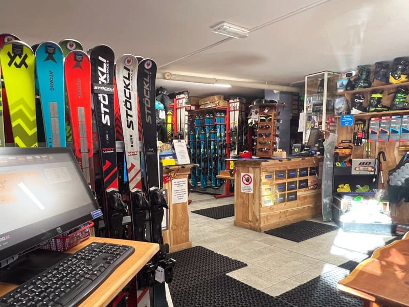 Magasin de location de ski Ski Lodge - Noleggio e Riparazione à Via Nazionale, 16a, Claviere