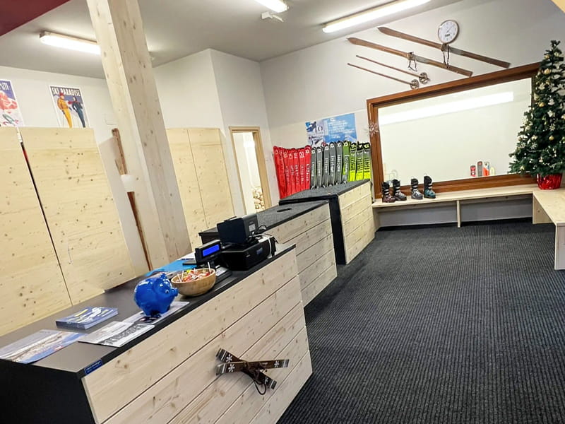 Magasin de location de ski Ski Service Dolomiti à Via Riziò, 32, Auronzo di Cadore